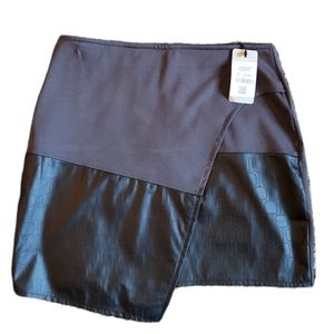 NWT! Tamnoon Gray Black Back Zip Skirt M